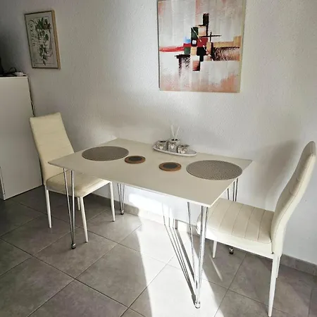 Lejlighed The Poolside Haven, Azure Dreams