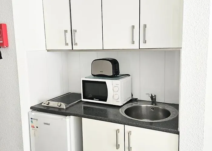 The Poolside Haven, Azure Dreams Lägenhet *