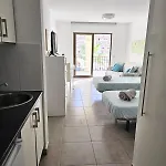 The Poolside Haven, Azure Dreams Daire Los Cristianos (Tenerife)