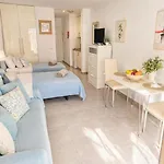 Daire The Poolside Haven, Azure Dreams Los Cristianos (Tenerife)