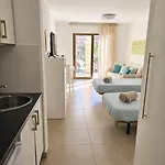 The Poolside Haven, Azure Dreams Daire Los Cristianos (Tenerife)