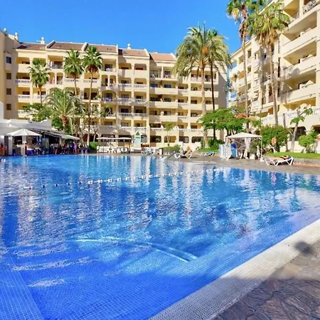 The Poolside Haven, Azure Dreams Apartment *