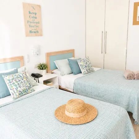 The Poolside Haven, Azure Dreams Daire