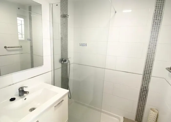 The Poolside Haven, Azure Dreams * 로스크리스티아노스